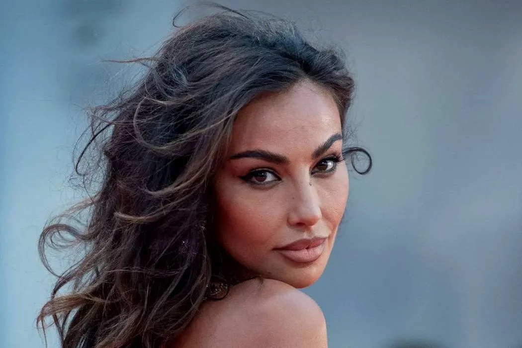Românca acuzată de hărțuire împotriva Mădălinei Ghenea riscă închisoare! Vedeta cere daune de ordinul milioanelor de euro
