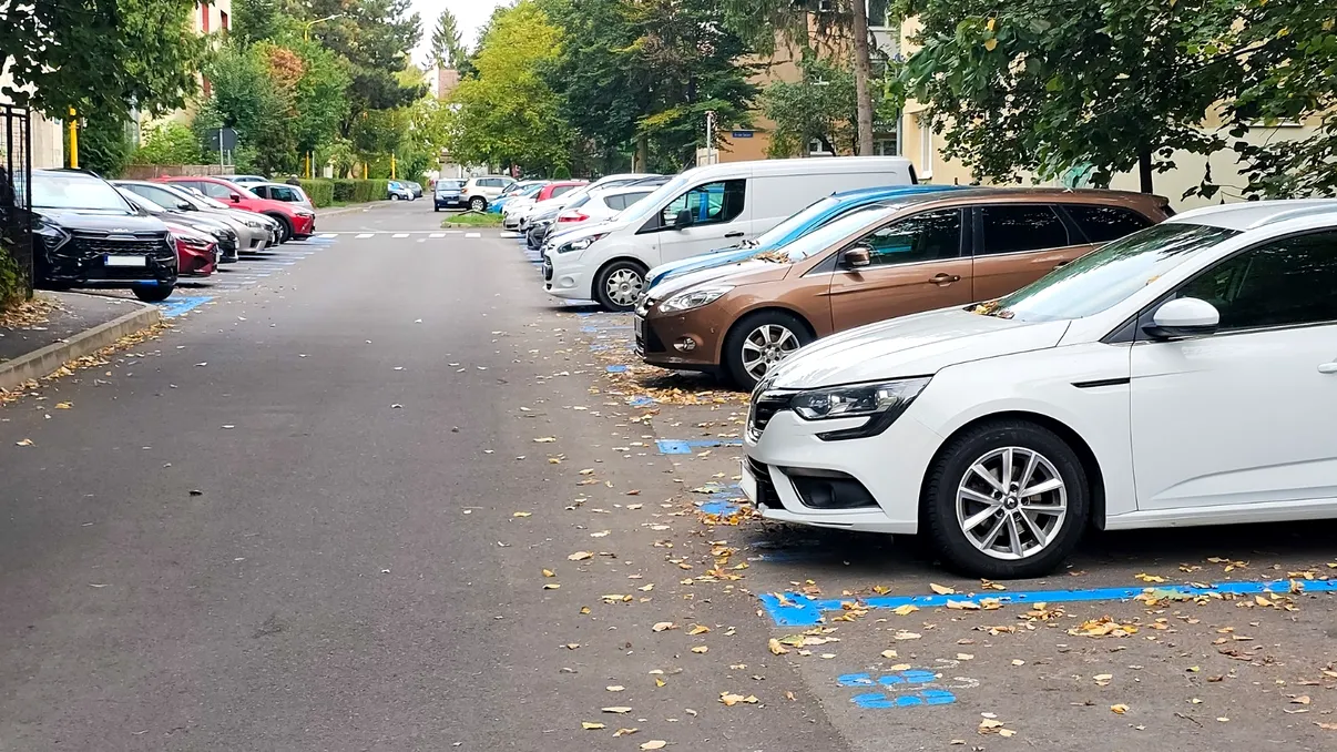 Plătești ca fraierul? Loc de parcare împărțit cu vecinul. Revoltă generală