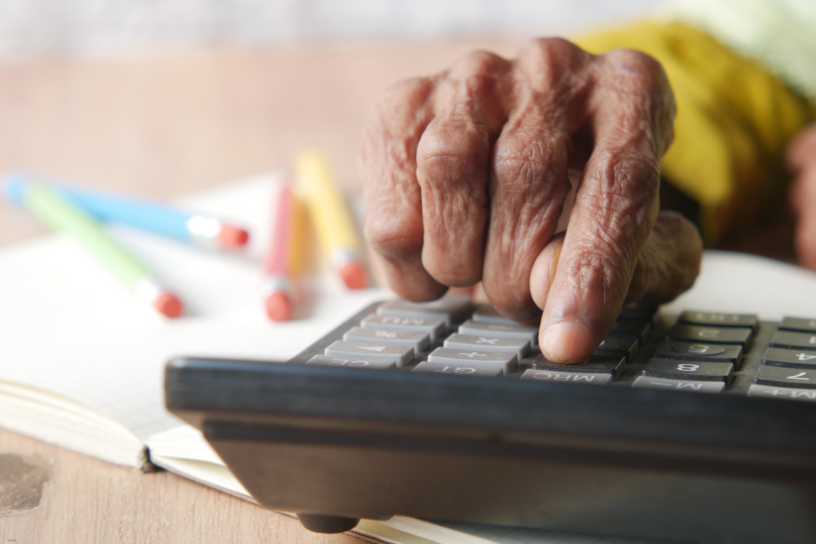 Ai ani lipsă la pensie? Metodele legale prin care îți poți recupera vechimea în muncă