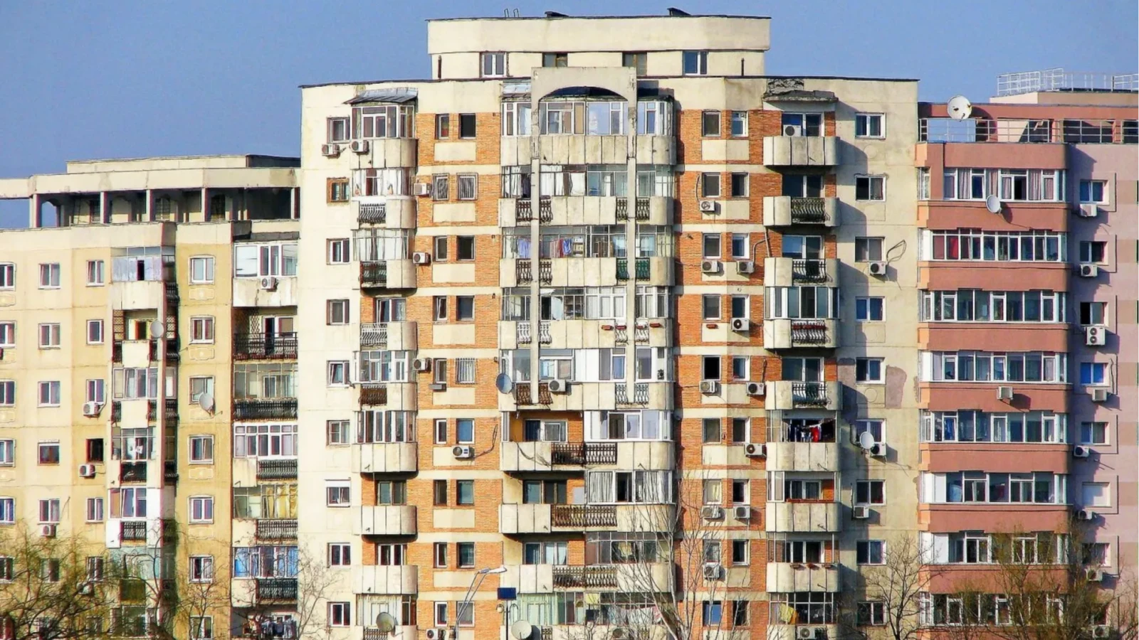 Renovările aparent banale pot avea consecințe legale grave. Ce riscă proprietarii de apartamente