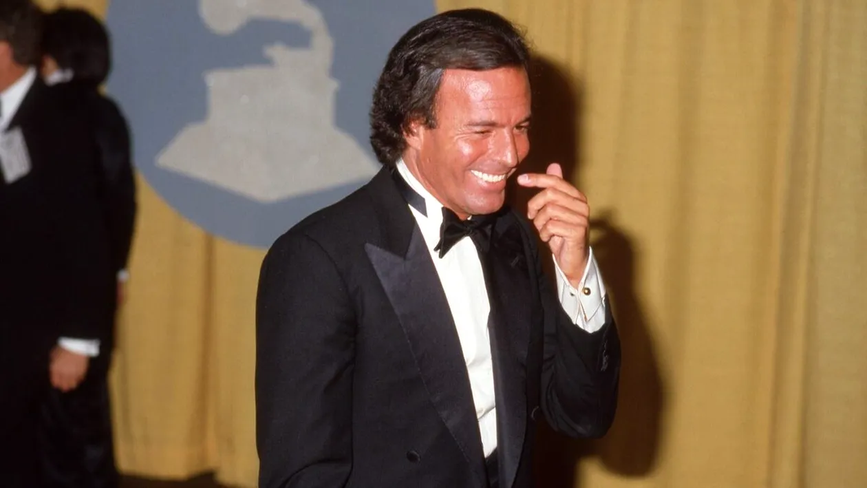 Imaginea lui Julio Iglesias, zguduită de acuzații grave! Două foste angajate fac mărturisiri despre abuz și comportament inadecvat