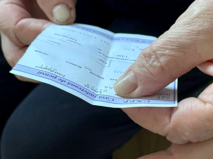 Azi se virează pensiile pe card. Cine sunt pensionarii care primesc un plus de 200 de lei
