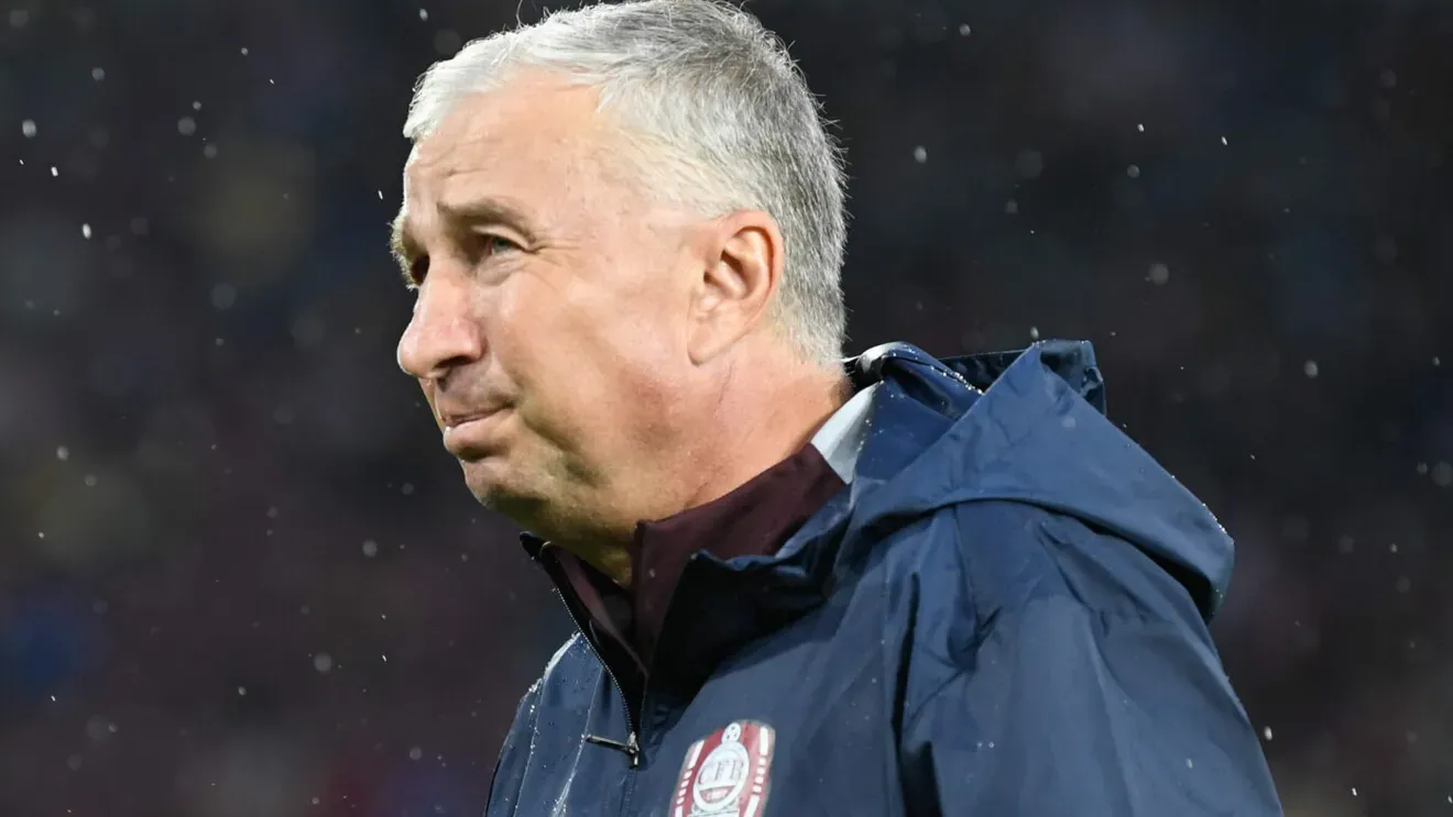 Soția lui Dan Petrescu petrece peste hotare, în timp ce antrenorul, chinuit de boală, a fost văzut singur