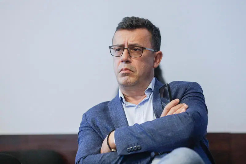 Conflict deschis! Ciutacu îl somează pe Bolojan să facă publice cheltuielile partenerei sale, altfel ajunge în instanță