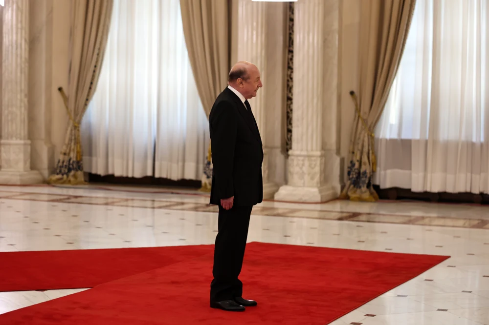 Explicația lui Traian Băsescu pentru gestul făcut cu mâna la înmormântarea lui Ion Iliescu
