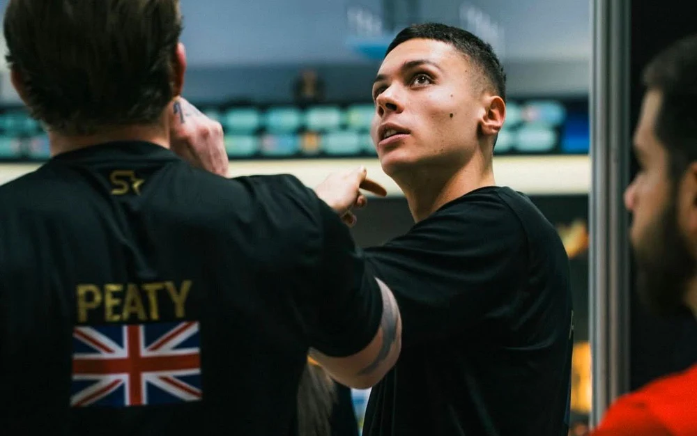 David Popovici, pus într-o situație neașteptată! Campionul olimpic a pierdut un pariu și s-a trezit dator de pe o zi pe alta. Cui trebuie să-i achite acum suma datorată