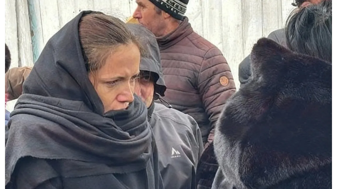 Momente sfâșietoare pentru Mirabela Grădinaru! Partenera lui Nicușor Dan, surprinsă cu lacrimi în ochi la înmormântarea bunicii sale
