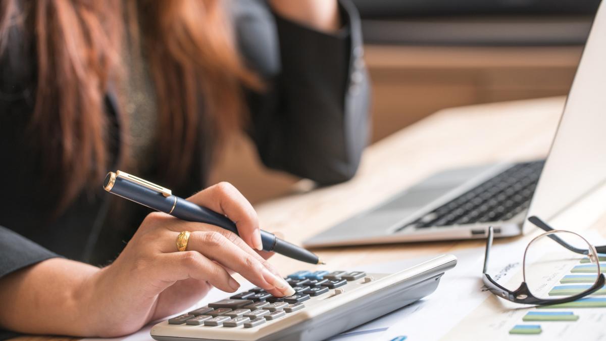 Termenul-limită pentru plata impozitului cu reducere în 2026. Până când pot profita românii și ce sumă economisesc