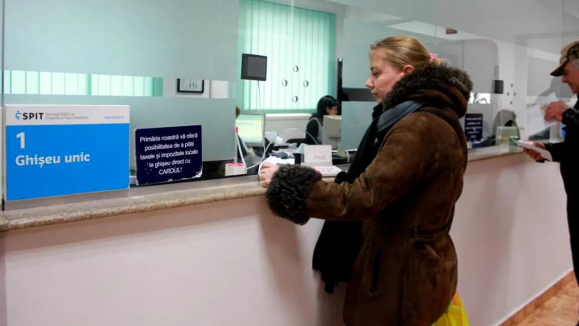 Absurdități la plata taxelor în 2026: gunoiul costă cât impozitul pe casă, iar un bărbat a fost taxat pentru soția decedată de 22 de ani!