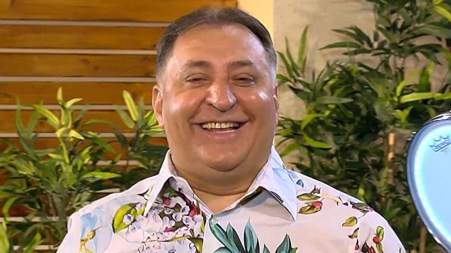 Ce sumă impresionantă scoate din buzunar Vali Vijelie pentru impozitul aferent celor 30 de apartamente pe care le deține