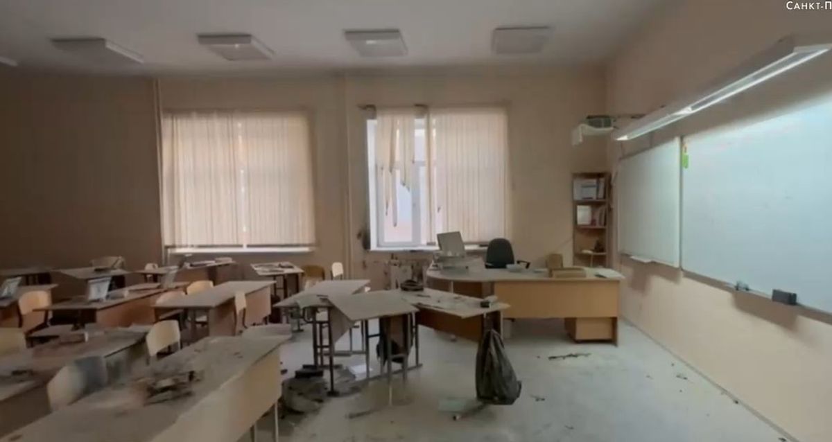 Scene de coșmar într-o școală! O adolescentă de 14 ani a incendiat o sală de clasă și și-a atacat colegii. O profesoară a fost rănită. Ce mesaje a transmis tânăra