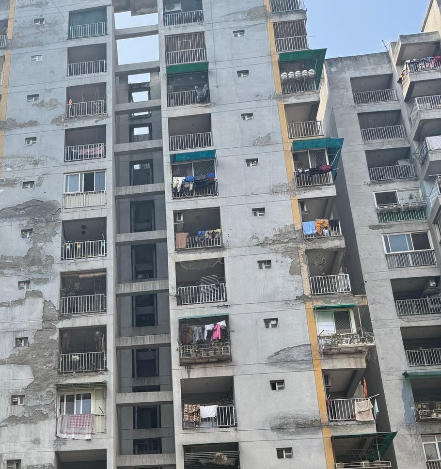 Ce conținea biletul de adio lăsat de cele trei surori, în vârstă de 12, 14 și 16 ani, care au căzut de la etajul 9. Reacția sfâșietoare a tatălui. Acesta le confiscase telefoanele