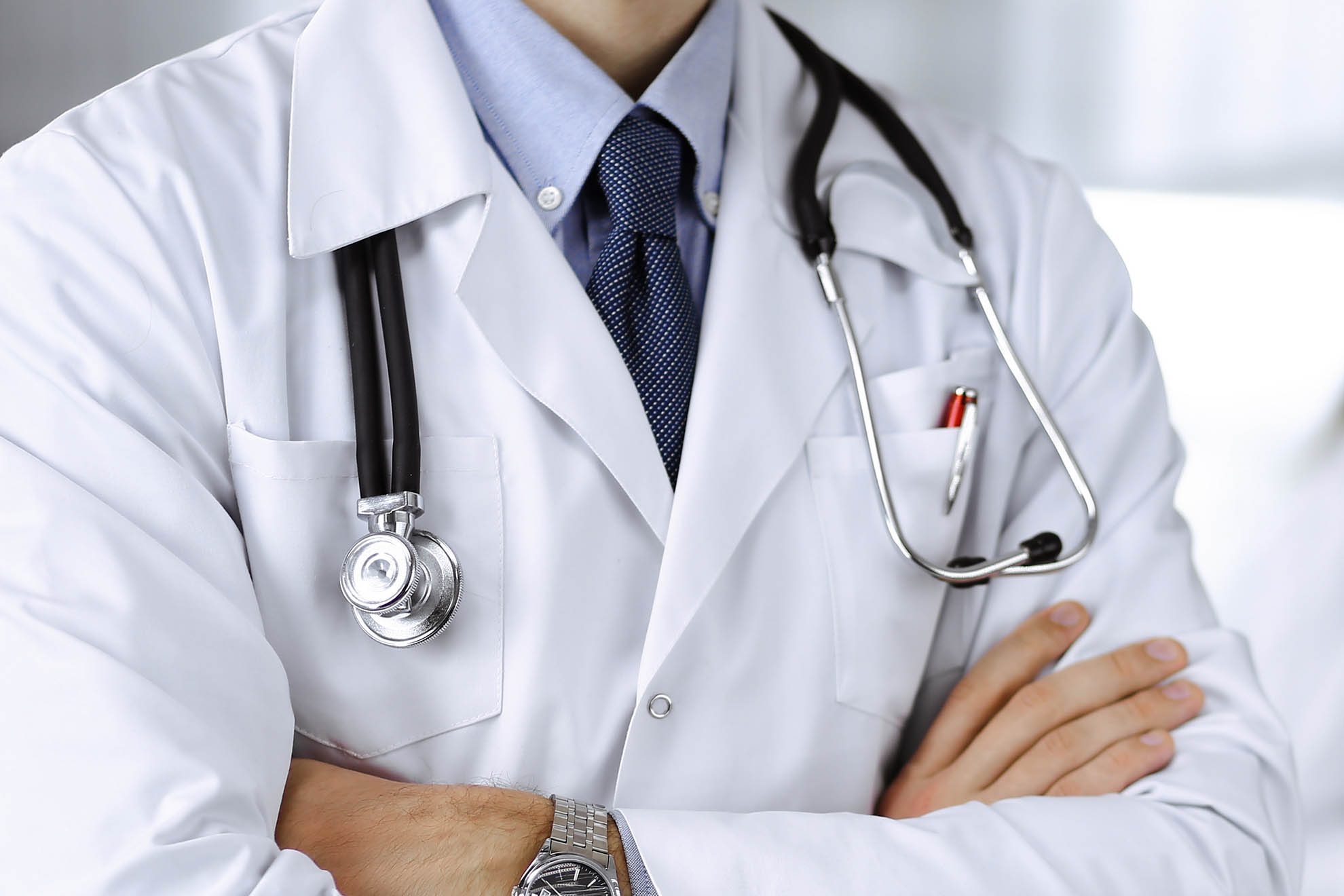 Un reputat medic, trimis în judecată pentru că ar fi luat șpagă de la bolnavi
