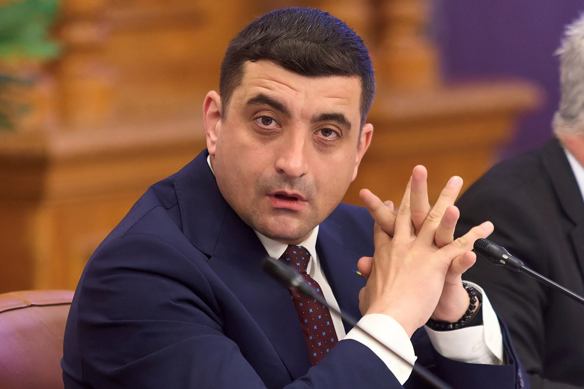 George Simion riscă să piardă șefia AUR într-un MOMENT TENSIONAT CARE ZGUDUIE PARTIDUL. Cine îi poate lua locul