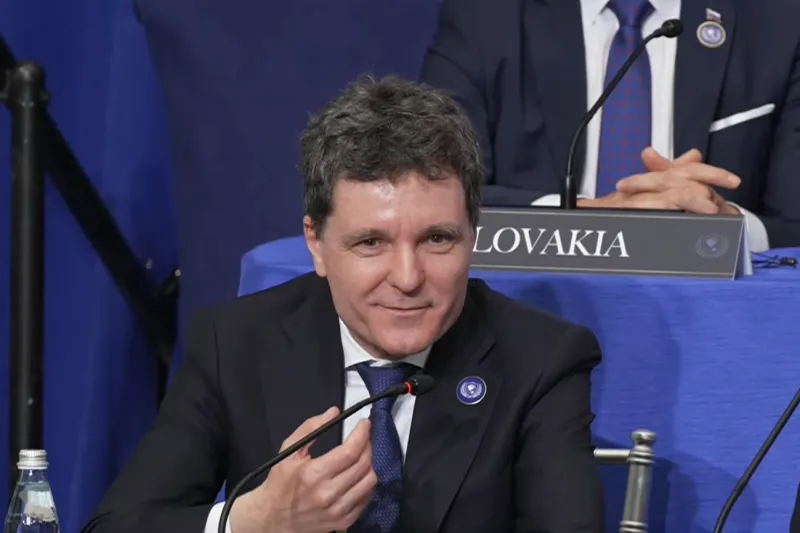 Nicușor Dan provoacă valuri după ce A RÂS la adresa rezultatelor lui DONALD TRUMP privind pacea, într-un gest interpretat diferit. Momentul și contextul complet