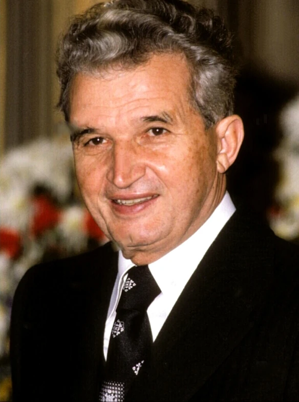 Nicolae Ceaușescu obișnuia să bea sucul doar cu paiul. Explicația din spatele unui gest aparent bizar