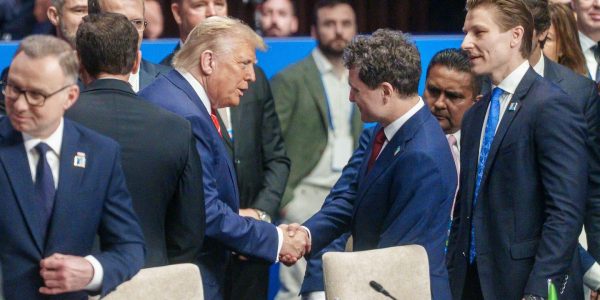 Donald Trump l-a invitat pe Nicușor Dan după o INTERVENȚIE DECISIVĂ DIN UMBRĂ. Identitatea străinului schimbă percepția asupra întâlnirii