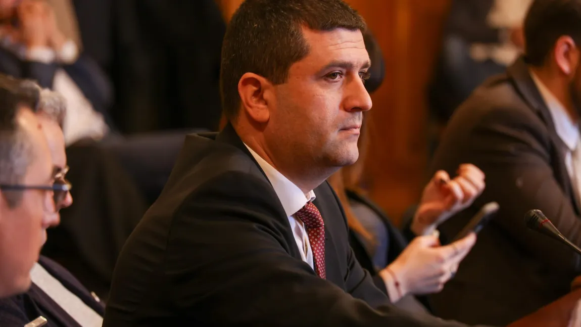Scapă de moțiune, dar nu de ridicol! Miruță, ținta glumelor din Parlament: „Vă spun un singur lucru, în două cuvinte: aveți zero șanse”