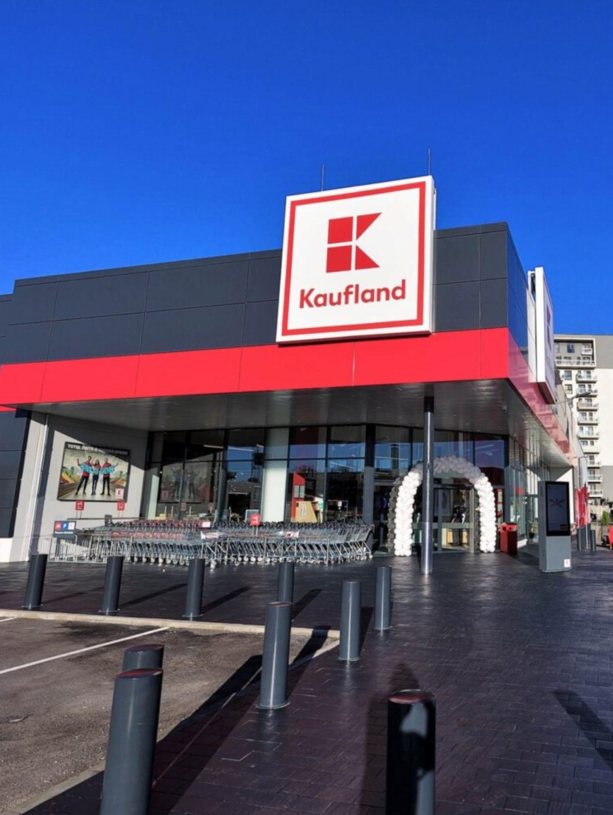 Kaufland și Lidl cumpără un mare magazin din România după ce șefii Dedeman au cumpărat Carrefour