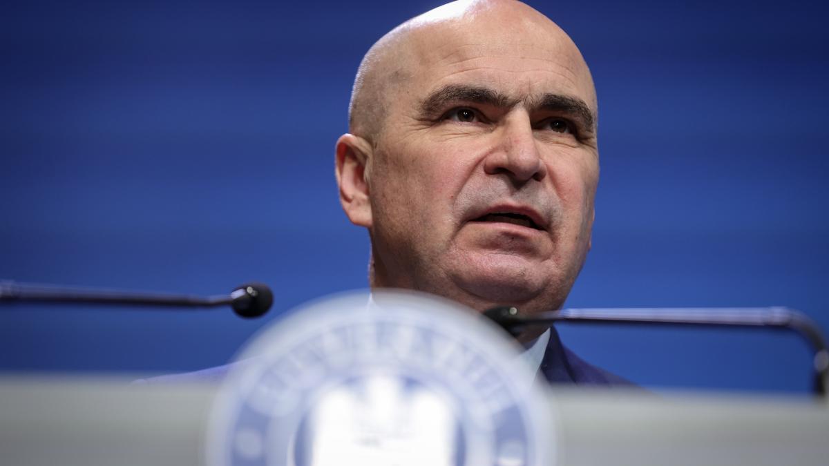 Guvernul Bolojan impozitează inițiativele caritabile. Ce sumă uriașă este obligat să achite cunoscutul preot Damaschin pentru „Depozitul faptelor bune”