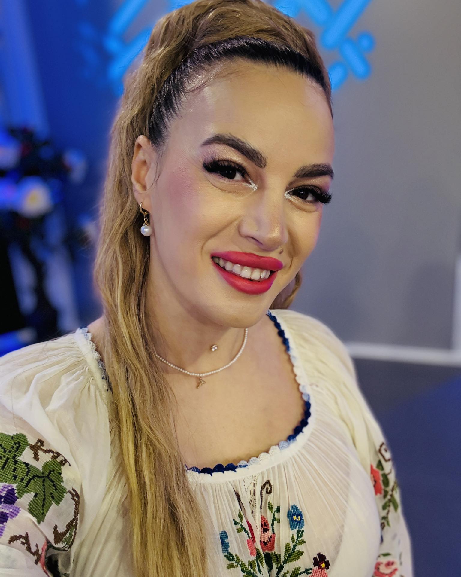 Război între artiști de muzică populară! Cântăreața susține că a fost șantajată cu imagini compromițătoare și își dă în judecată fostul prieten