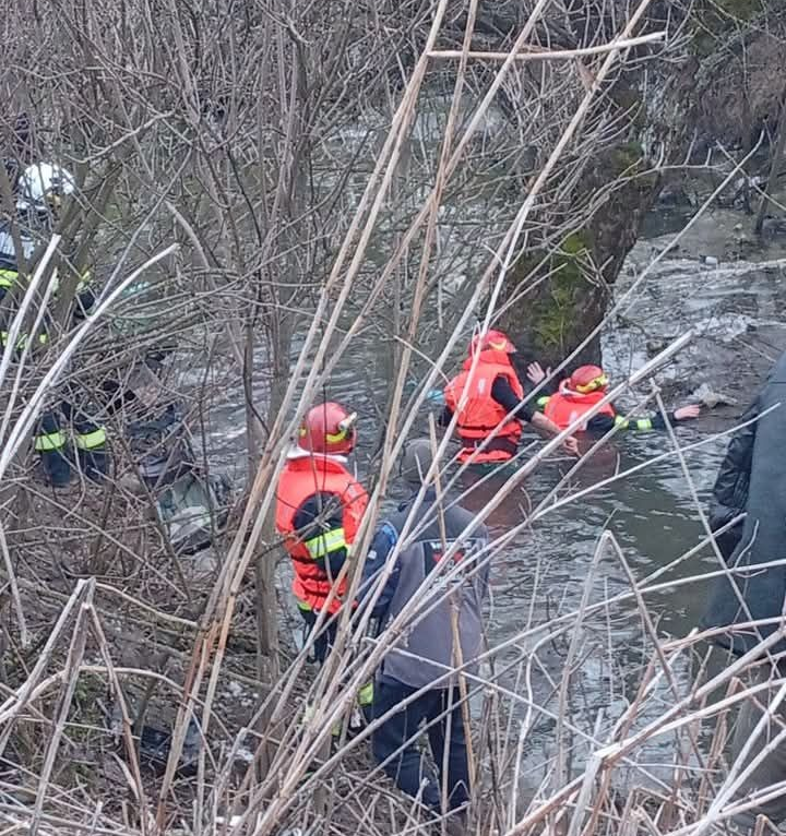 Caz cutremurător! Doi copii au pierit într-un pârâu. Familia mai pierduse alți doi copii în urmă cu câțiva ani. Cine trebuia să-i protejeze pe micuți?