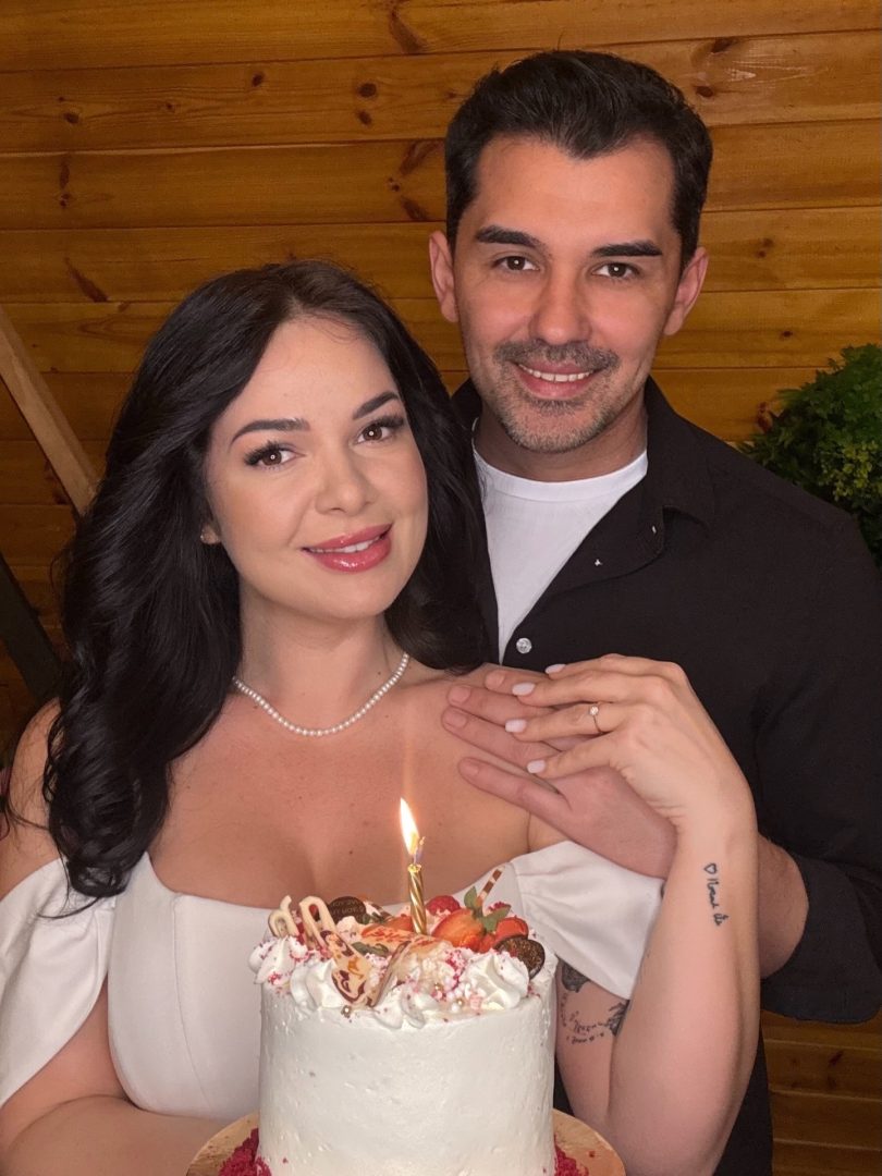 Deea Maxer, în culmea fericirii! Constantin Cataramă a cerut-o în căsătorie de ziua ei, într-un cadru special, cu cei mici alături