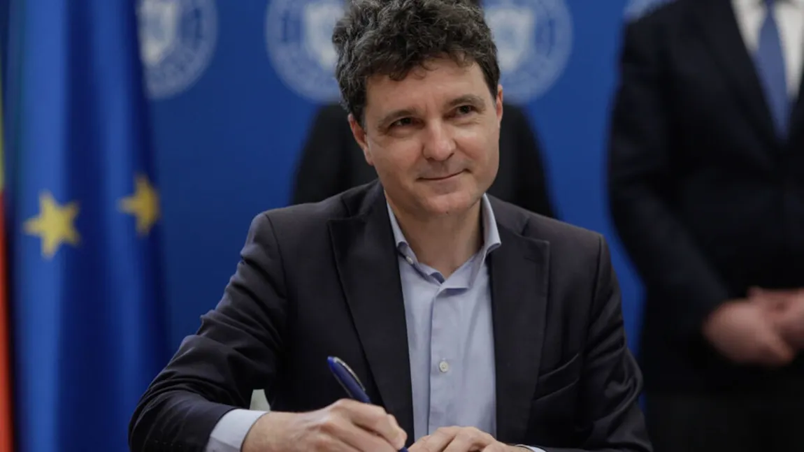 Nicușor Dan a semnat decretele la Bruxelles, fără să mai aștepte întoarcerea în țară. Actele intră în vigoare imediat după publicarea în Monitorul Oficial