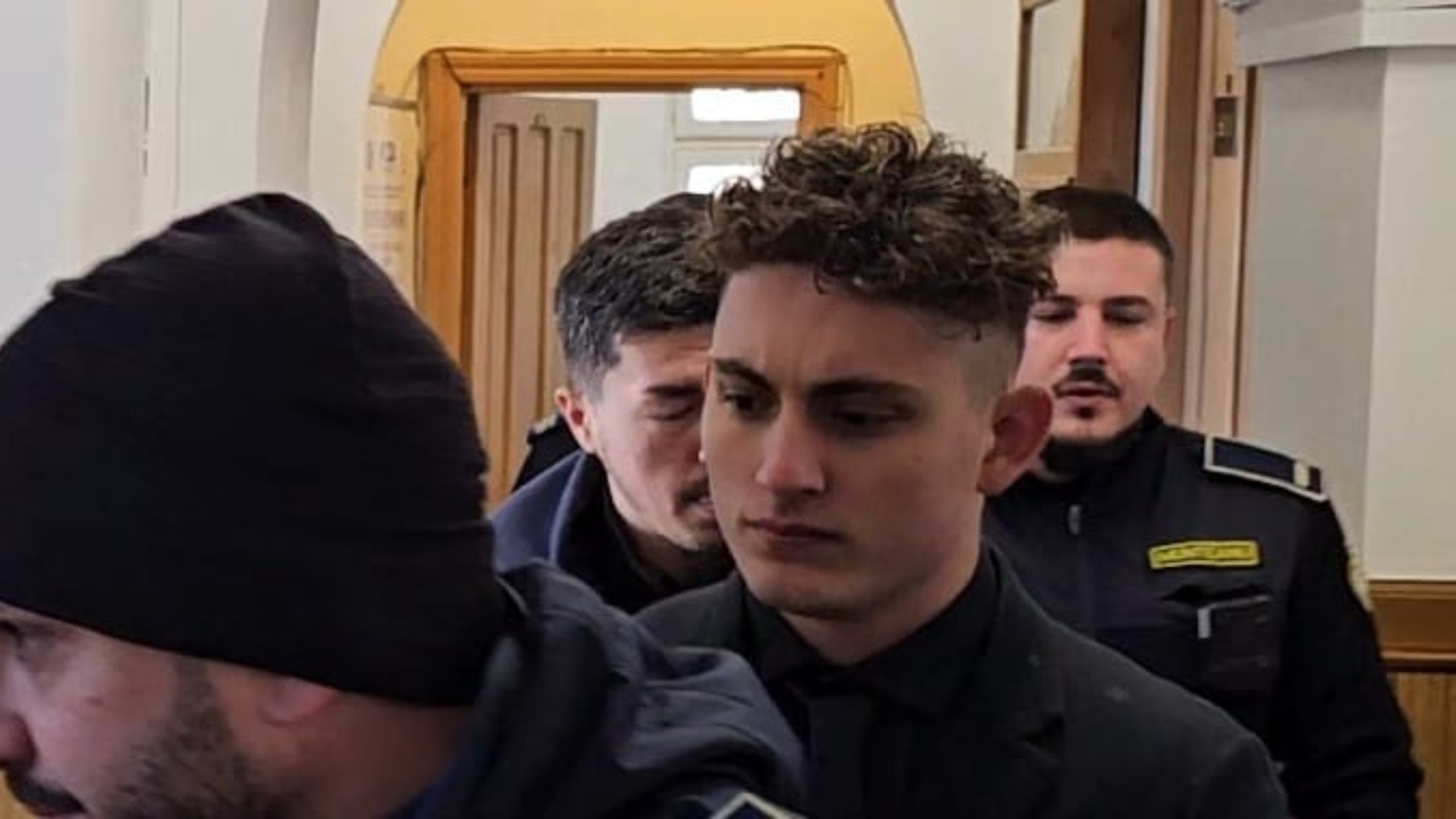 Acuzații grave în cazul Vlad Pascu! Ar fi furat aur în valoare de 700.000 de euro din casa părinților. Pentru ce ar fi folosit acesta bijuteriile și sumele obținute