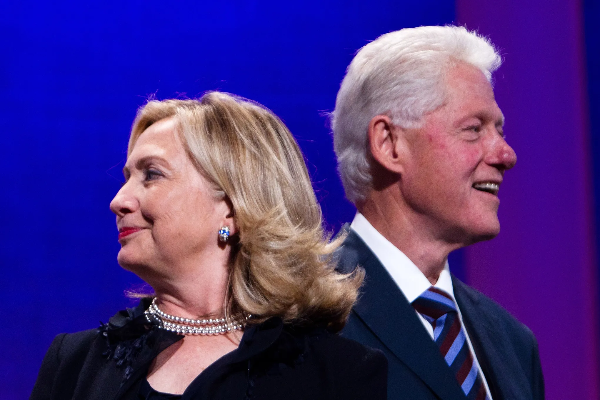 Incident filmat în mijlocul străzii! Bill Clinton A ÎMPINS-O pe Hillary…
