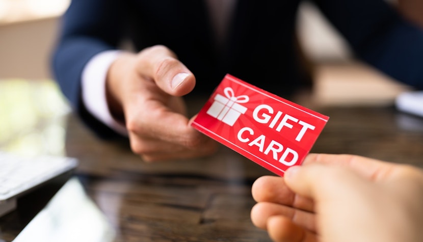 Surpriză pe card înainte de Paște! Ce salariați sunt avantajați și ce sumă primesc în plus