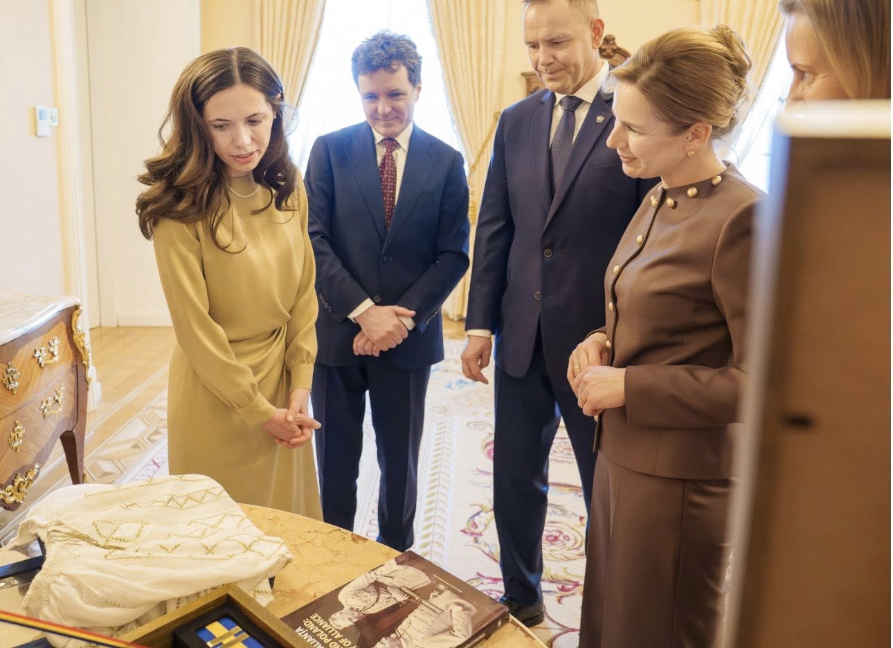 Schimbare de imagine pentru Mirabela Grădinaru. După vizita din Polonia, a fost comparată cu…