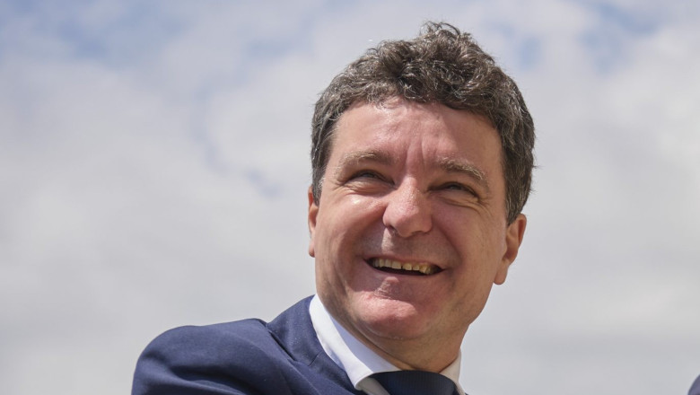 Nicușor Dan, ținta unor versuri acide: „Ca voievod în cartea de istorie ești doar Mămăliguță cel Viteaz”