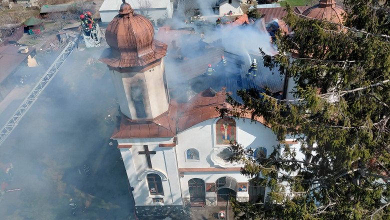 Incendiu DEVASTATOR la o biserică! Peste 120 de persoane au…