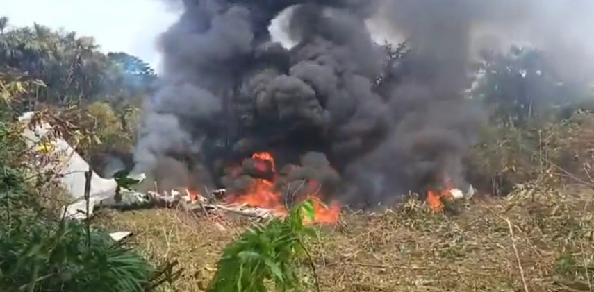DEZASTRU în aer! Un avion cu peste 100 de oameni la bord s-a prăbușit în…