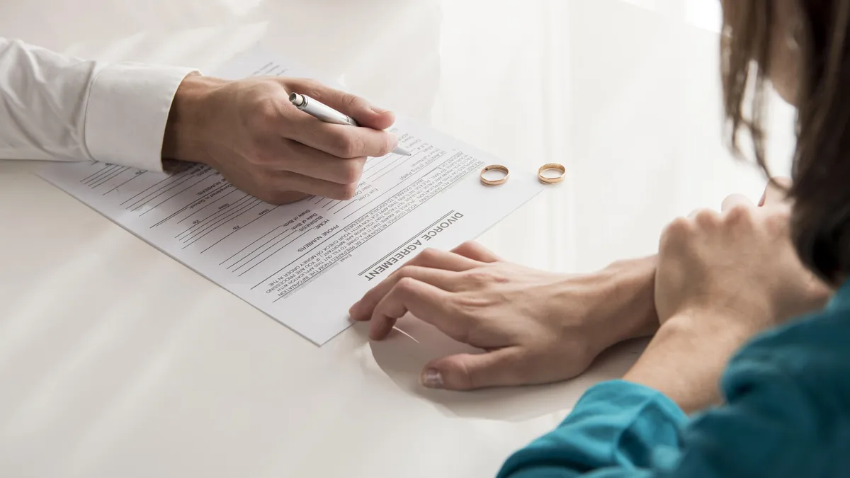 Schimbare legislativă! Românii care DIVORȚEAZĂ…