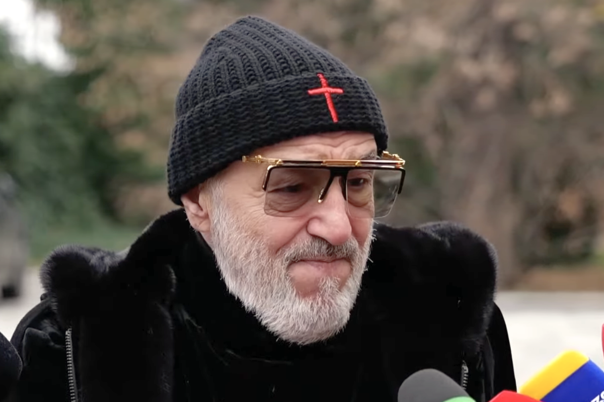 Hotărât să aducă Lumina Sfântă în România de Paște, Gigi Becali declară că are o soluție. Dacă Patriarhia nu va reuși, el va…