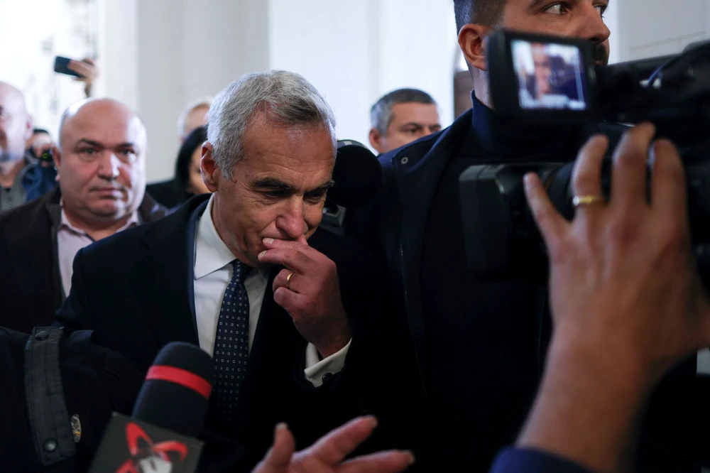 Noi suspiciuni despre TRECUTUL lui Călin Georgescu: „S-a înconjurat de o întreagă armată de…”