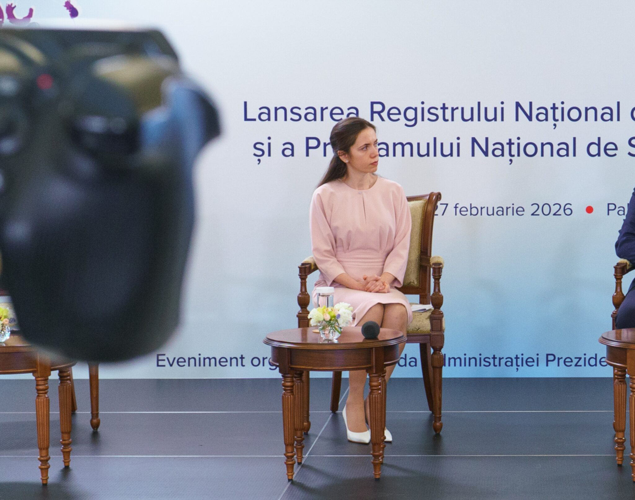 Cât A COSTAT rochia Mirabelei Grădinaru. Apariția partenerei lui Nicușor Dan la evenimentul Administrației Prezidențiale