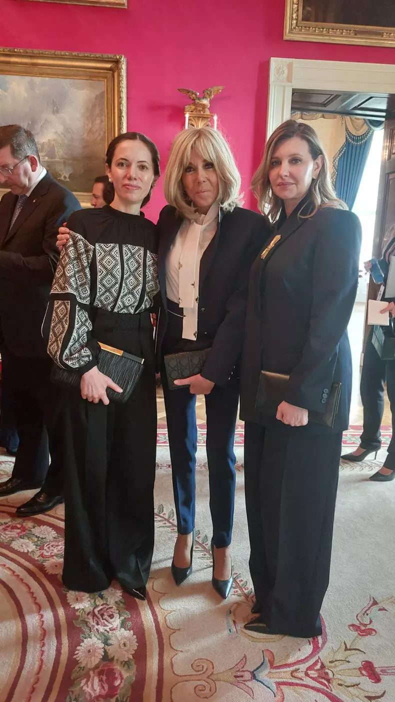 DETALIUL care a trecut neobservat. Ce ascund SIMBOLURILE de pe bluza purtată de Mirabela Grădinaru la summitul din SUA