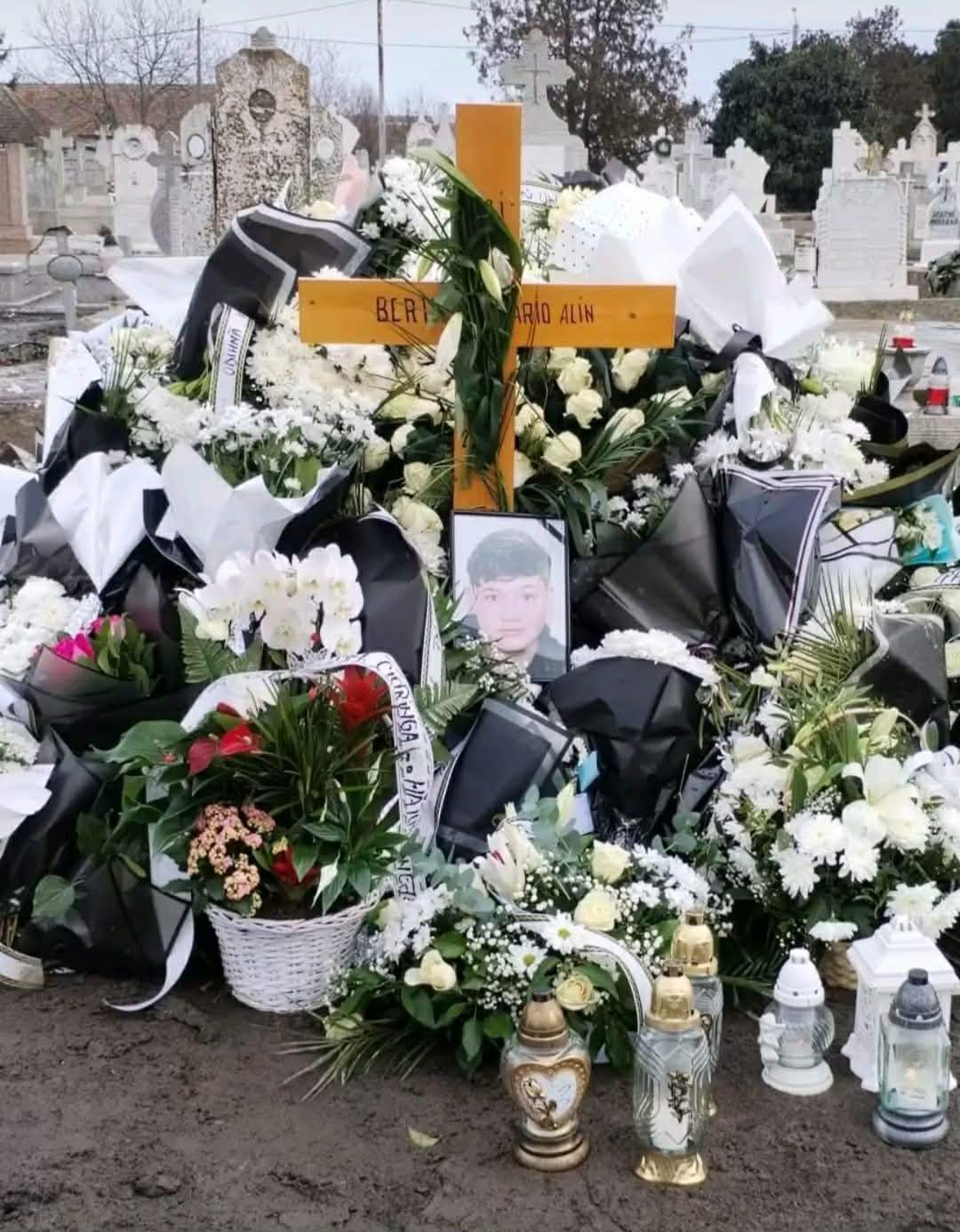 DETALIUL care rupe sufletul! Ce se află acum la MORMÂNTUL lui Mario Berinde
