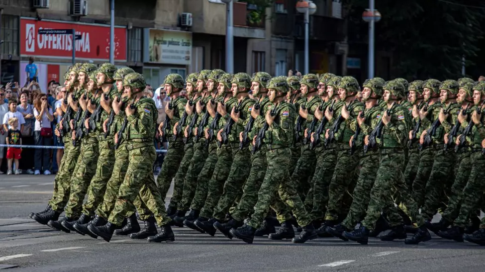 Decizie de ULTIMĂ ORĂ! Se revine la armata obligatorie. Măsura dură care…