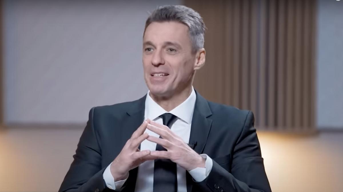 Poezie-surpriză pentru Ilie Bolojan, compusă de Mircea Badea: „Muma lui Bolojan”