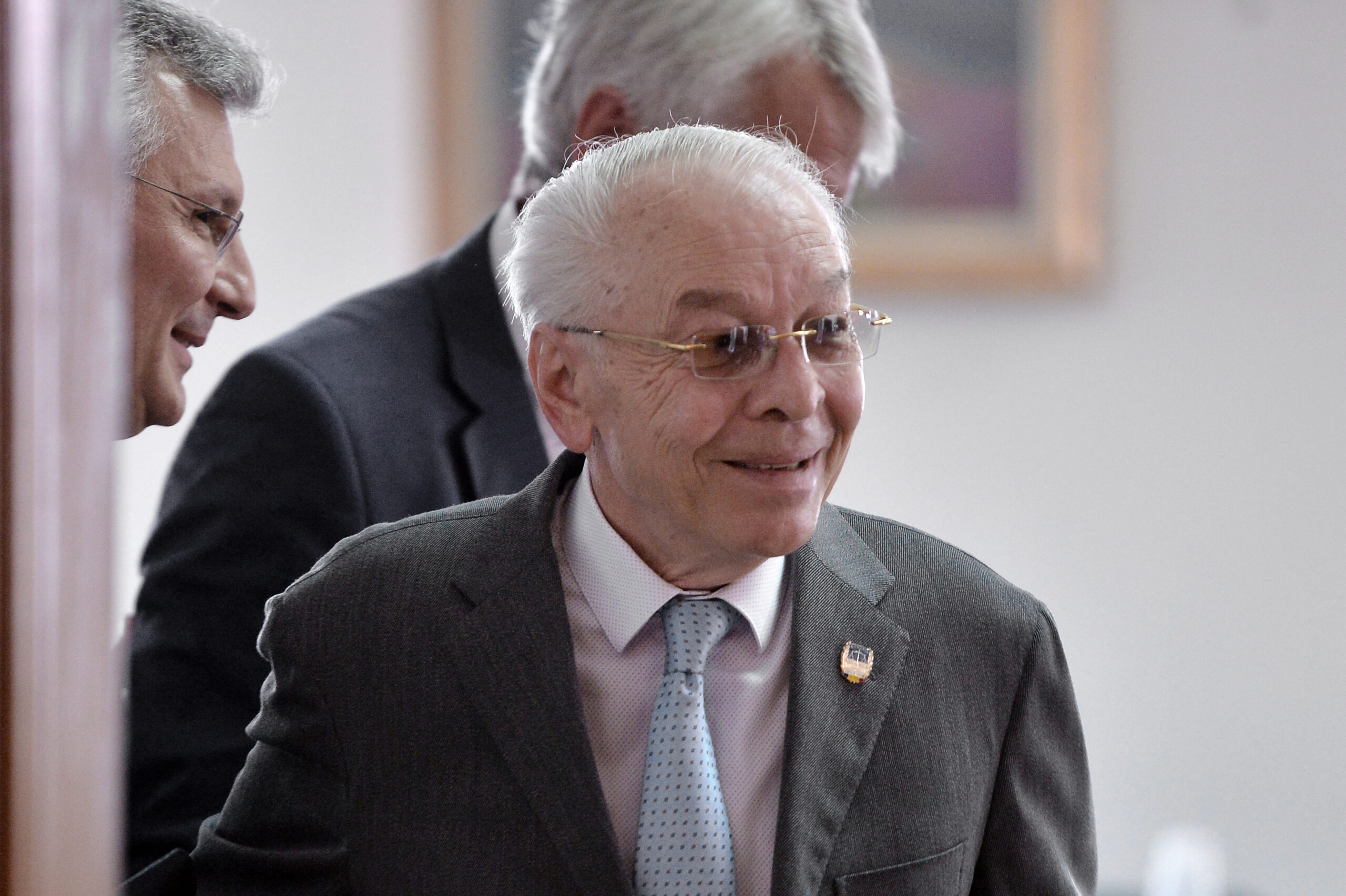 EXPLOZIE PUTERNICĂ în București! Fostul premier Nicolae Văcăroiu a fost…