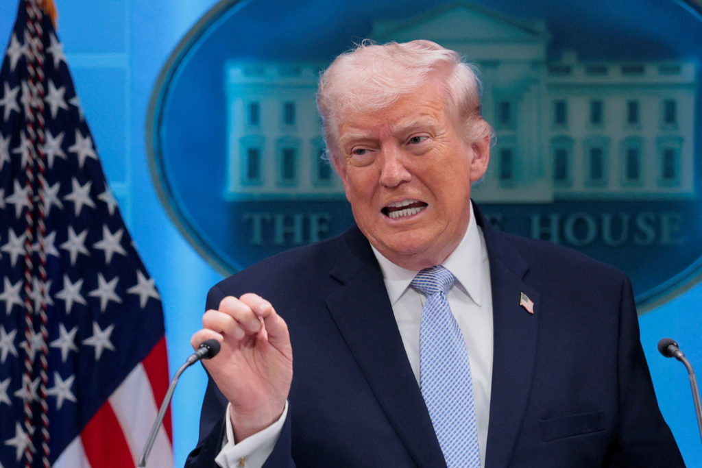ȘTIREA ZILEI! Donald Trump susține că Iranul RENUNȚĂ la…