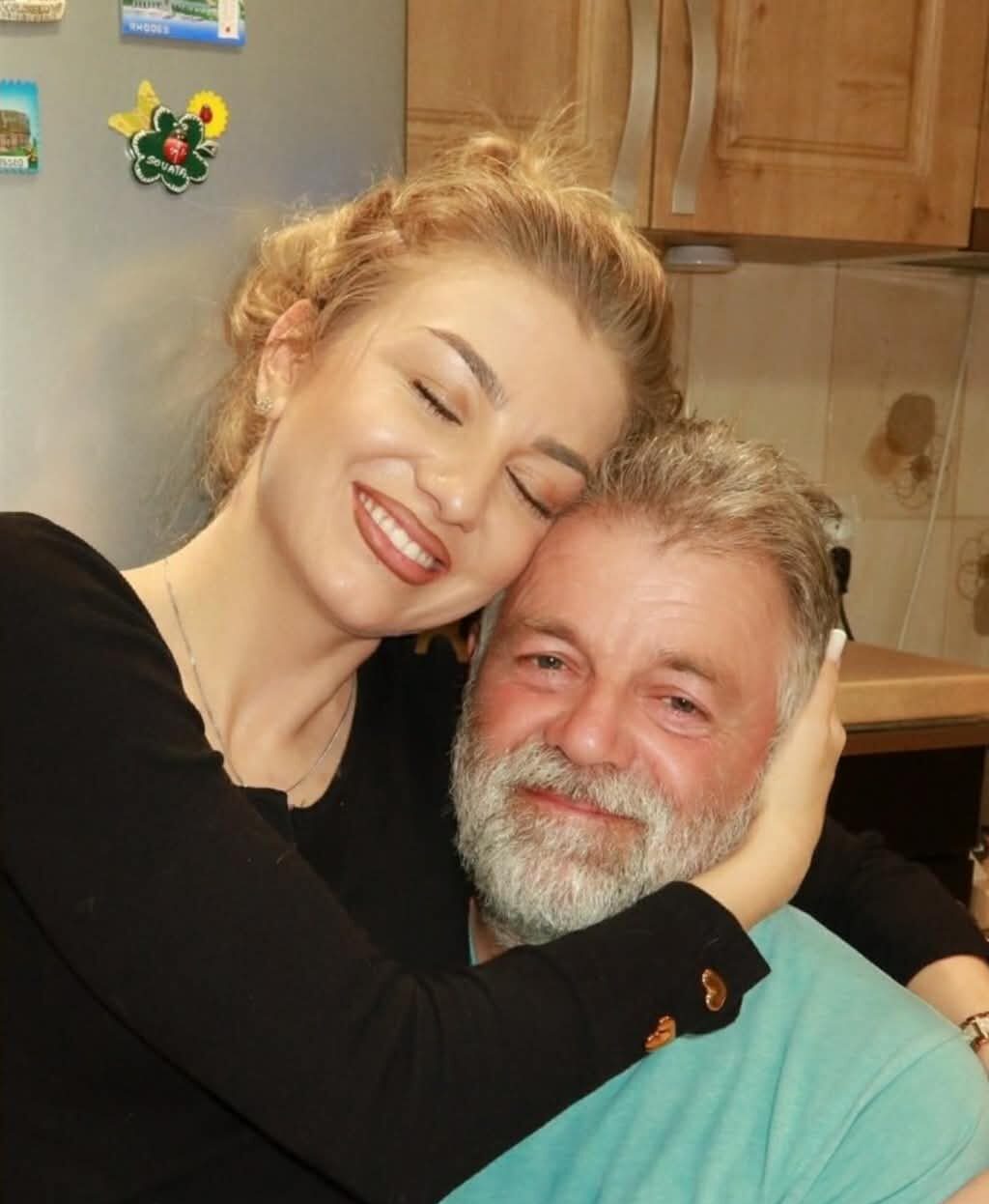 Situație DRAMATICĂ în familia Codruței Filip! Tatăl artistei a fost…