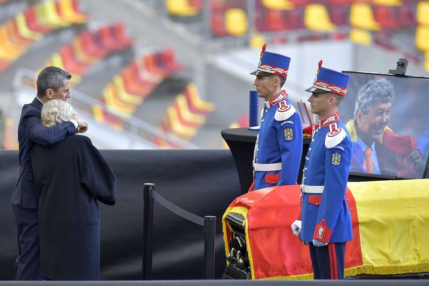 Noapte plină de durere pentru Răzvan Lucescu. Gestul făcut înainte de înmormântare a impresionat profund