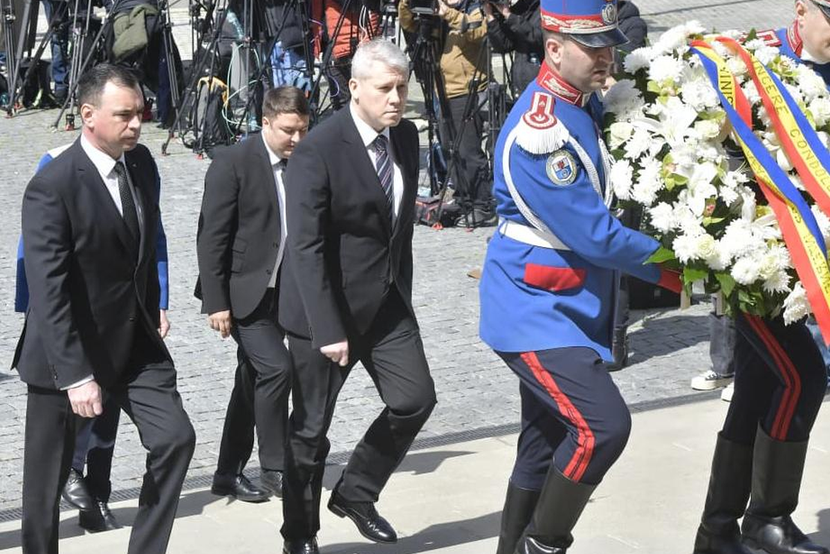 Gest NEAȘTEPTAT după vizita la căpătâiul lui Mircea Lucescu. DECIZIA radicală luată de ministrul Cătălin Predoiu
