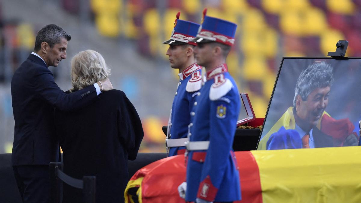 Apariția NEAȘTEPTATĂ de la catafalcul lui Mircea Lucescu i-a lăsat fără cuvinte pe toți. Până și fiul său, Răzvan, a rămas surprins de…