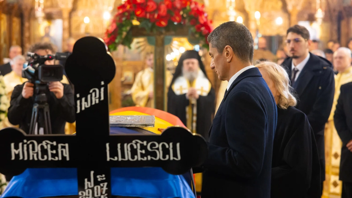 Clipe de PANICĂ la înmormântarea lui Mircea Lucescu! A fost nevoie de intervenția medicilor pentru…